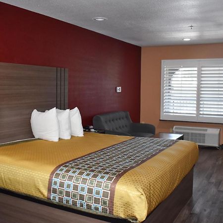 Americas Best Value Inn Manteca Exterior foto