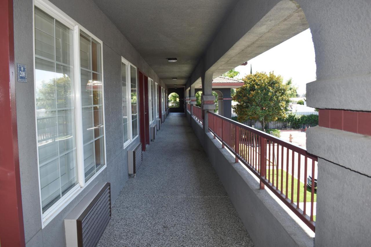 Americas Best Value Inn Manteca Exterior foto