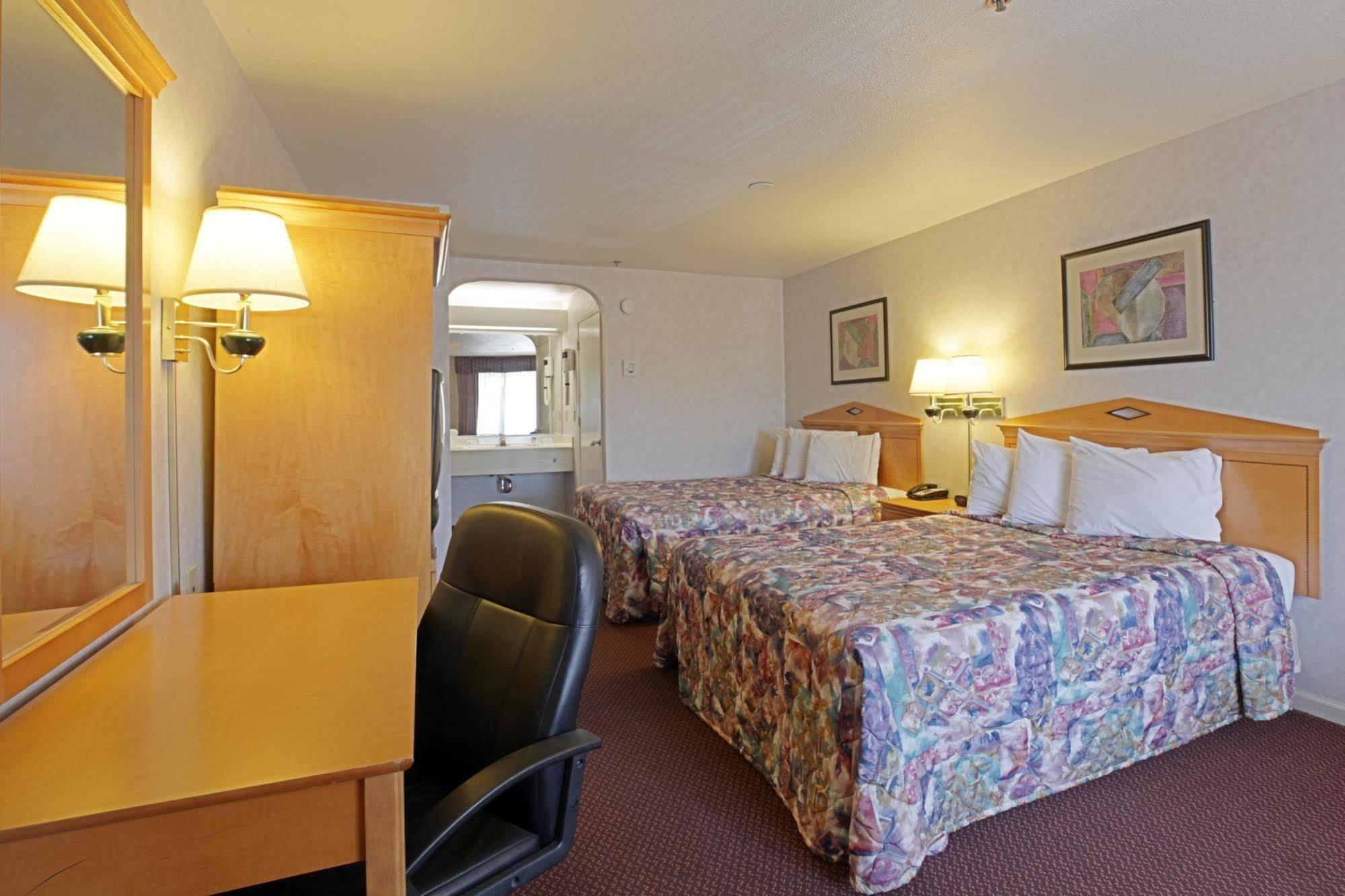Americas Best Value Inn Manteca Habitación foto